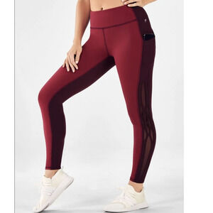 Fabletics Two Tone Red Leggings with Mesh Detail • Athletic Athleisure • Sz M 🗣